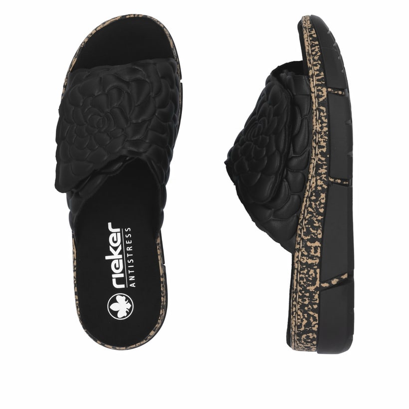 Schwarze Rieker Damen Pantoletten V2351-00 mit floralem Muster. Schuh von oben, liegend.