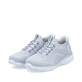 Blaue vegane Rieker Damen Slipper M5066-30 mit einem Gummizug. Schuhpaar seitlich schräg.