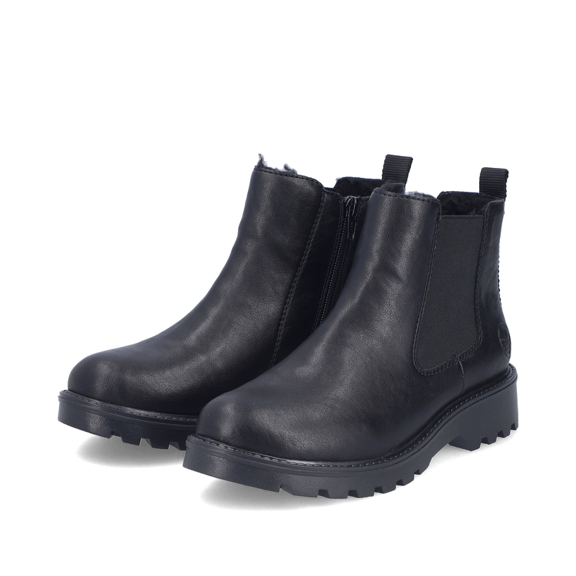 Schwarze Rieker Damen Chelsea Boots 73250-01 mit einem Reißverschluss. Schuhpaar seitlich schräg.