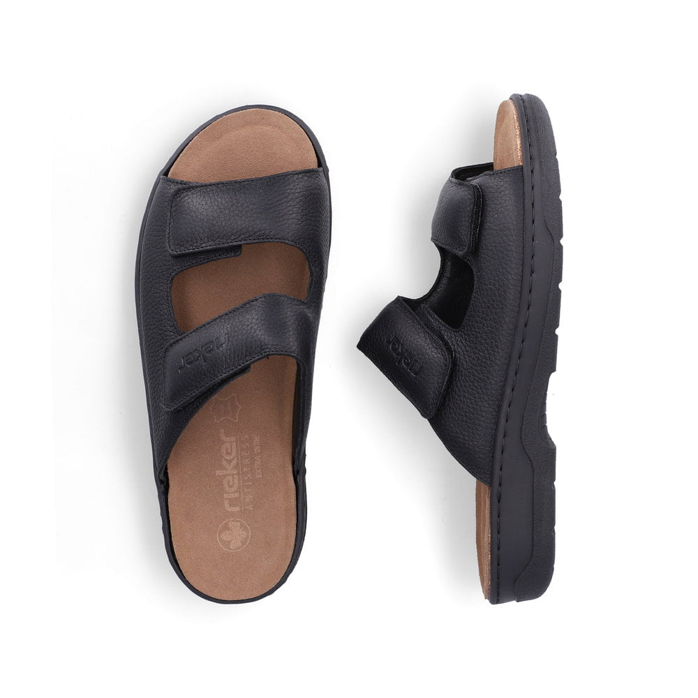 Schwarze Rieker Herren Pantoletten 20390-00 aus Glattleder mit Klettverschluss. Schuh von oben, liegend.