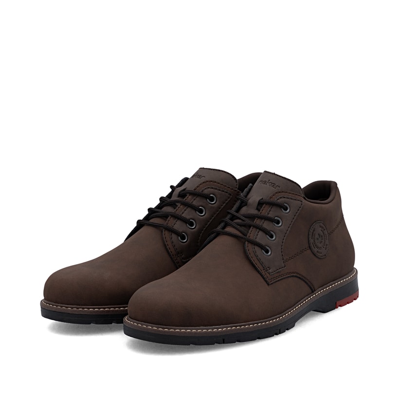 Dunkelbraune Rieker Herren Schnürstiefel 10539-22 aus Rauleder. Schuhpaar seitlich schräg.