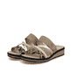 Beige Rieker Damen Pantoletten V3652-62 mit Klettverschluss sowie leichter Sohle. Schuhpaar seitlich schräg.