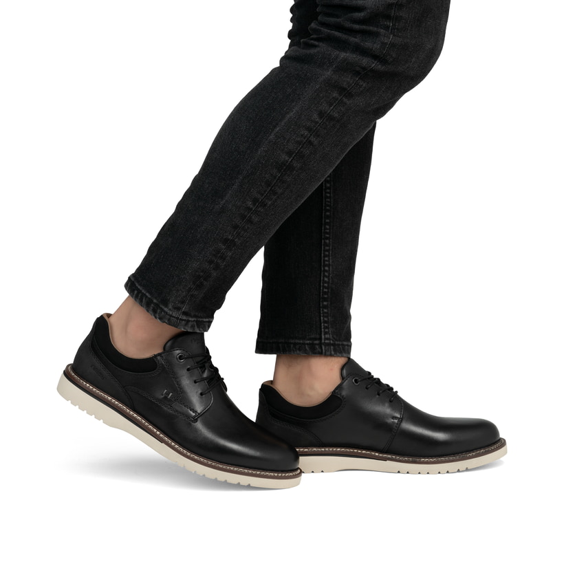 Chaussures à lacets Rieker noires pour homme 04501-00. Chaussure au pied.