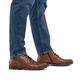 Braune Rieker Herren Schnürstiefel F4512-24 aus Glattleder. Schuh am Fuß.