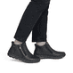 Schwarze Rieker Damen Kurzstiefel Z0059-00 mit wasserabweisender TEX-Membran. Schuh am Fuß.