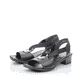 Schwarze Rieker Riemchensandaletten 62662-01 mit einem Gummizug. Schuhpaar seitlich schräg.