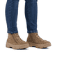 Beige Rieker Damen Schnürstiefel Z7410-20 mit modernen Ziernähten. Schuh am Fuß.