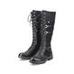
Nachtschwarze Rieker Damen Kurzstiefel 94689-00 mit einer Profilsohle mit Blockabsatz. Schuh seitlich schräg