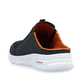 Blaue Rieker Herren Clogs B7390-14 mit einem Gummizug sowie Komfortweite G 1/2. Schuh von hinten.