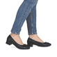 Ballerines Rieker noires pour femme 43453-00 en cuir lisse. Chaussure au pied.