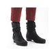 Mattschwarze Rieker Damen Kurzstiefel Y1760-00 mit geraffter Optik. Schuh am Fuß.
