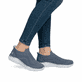 Chaussons Rieker bleus pour femme M5072-10 avec bande élastique. Chaussure au pied.