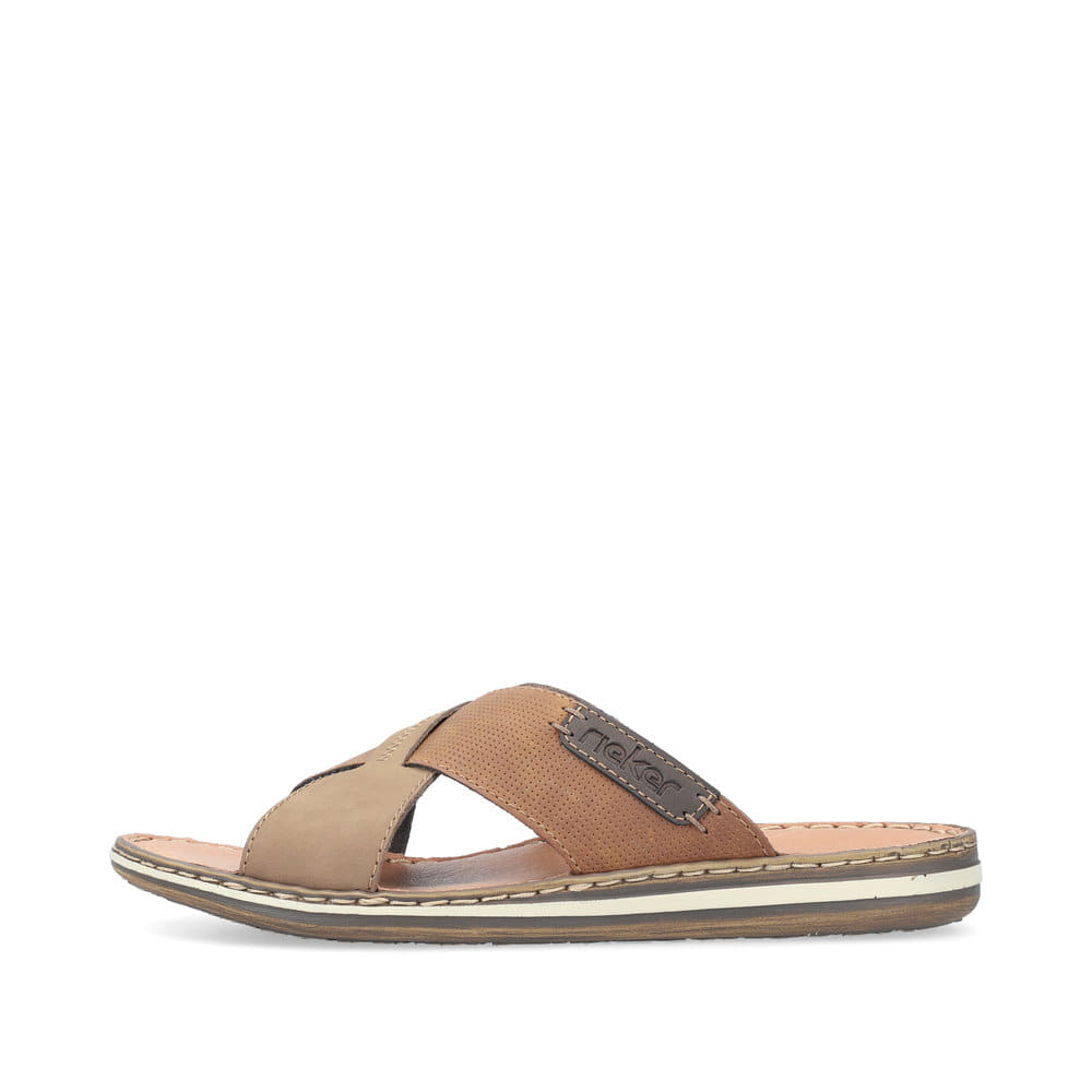 Braune Rieker Herren Pantoletten 21088-25 mit der Komfortweite G. Schuh Außenseite.