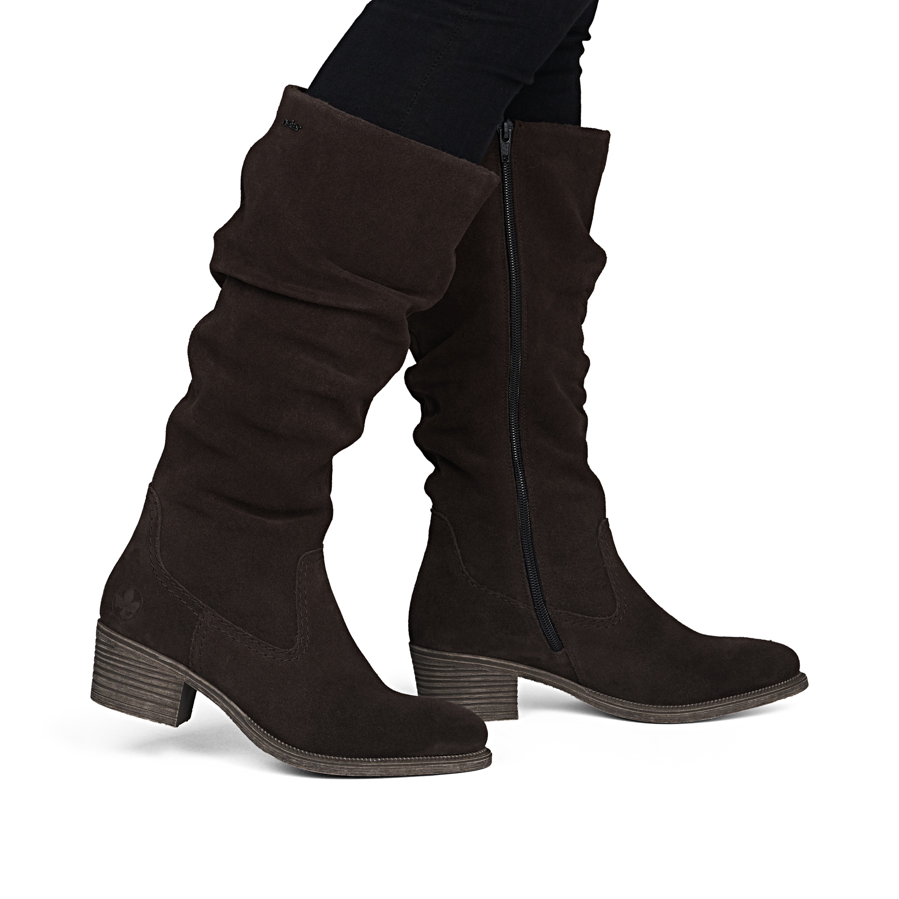 Dunkelbraune Rieker Damen Hochschaftstiefel 73159-25 aus Rauleder. Schuh am Fuß.
