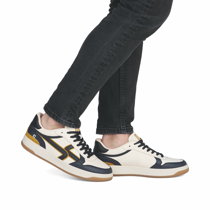 Beige waschbare Rieker Herren Slipper U1103-62 mit einer super leichten Sohle. Schuh Außenseite gespiegelt.