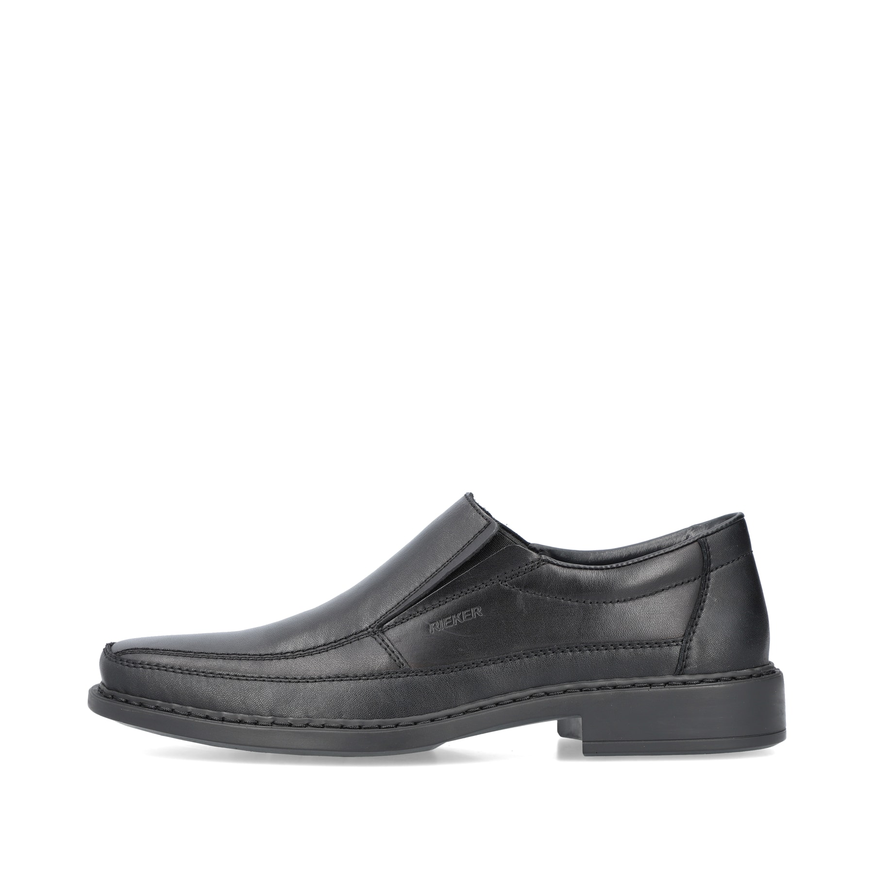 Schwarze Rieker Herren Slipper B0873-00 mit Elastikeinsatz sowie Extraweite H. Schuh Außenseite gespiegelt.