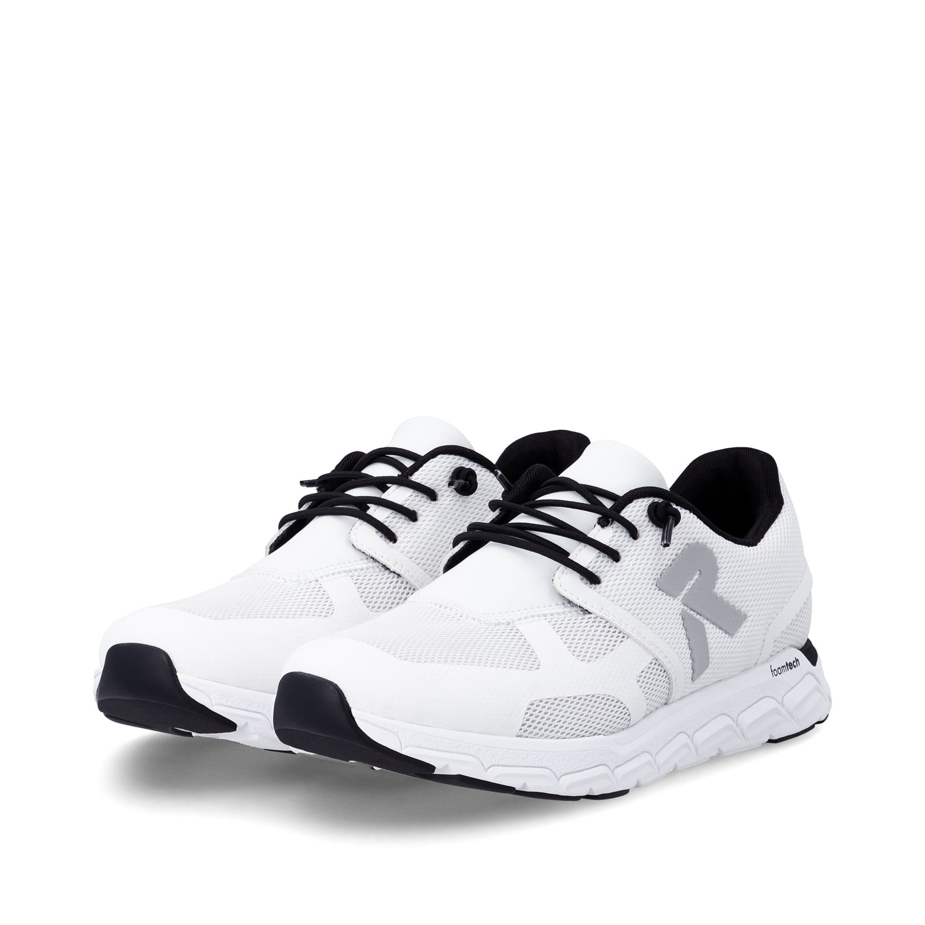 Baskets basses Rieker blanches pour femme M9000-80 avec lacets. Chaussures inclinées sur le côté.