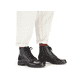 
Nachtschwarze Rieker Damen Schnürstiefel 75130-00 mit einer schockabsorbierenden Sohle. Schuh am Fuß