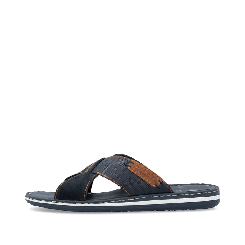 Blaue Rieker Herren Pantoletten 21098-14 mit Komfortweite G sowie leichter Sohle. Schuh Außenseite.