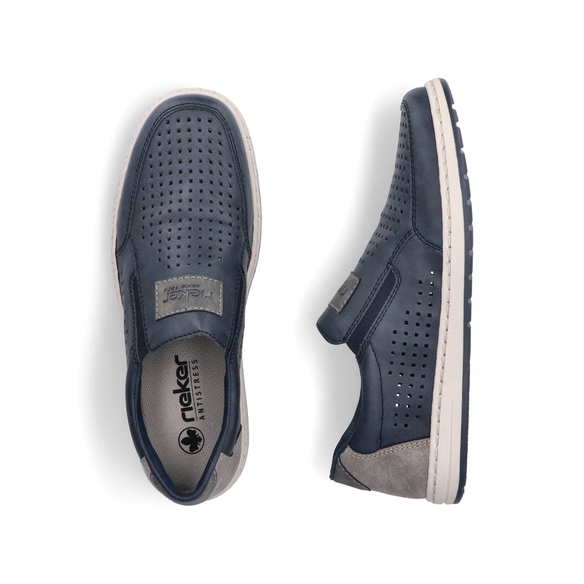 Blaue Rieker Herren Slipper 18267-15 mit einem Gummizug sowie Komfortweite G 1/2. Schuh von oben, liegend.