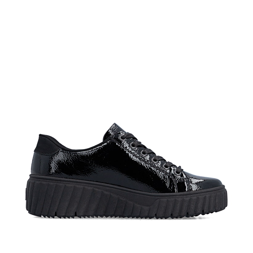 Baskets basses Rieker noires pour femme N2501-00 en cuir verni. Chaussure vue de l'arrière.