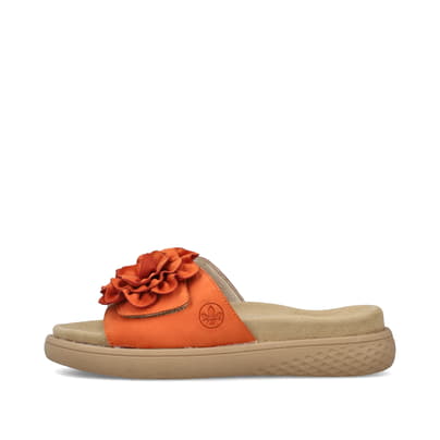 Orangene Rieker Damen Pantoletten V1562-38 mit dekorativer Blume. Schuh Außenseite.