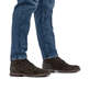 Dunkelbraune Rieker Herren Schnürstiefel 13744-26 aus Rauleder. Schuh am Fuß.