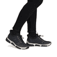 Dunkelblaue Rieker Damen Slipper 45963-14 mit easy Hineinschlüpf-Möglichkeit. Schuh am Fuß.