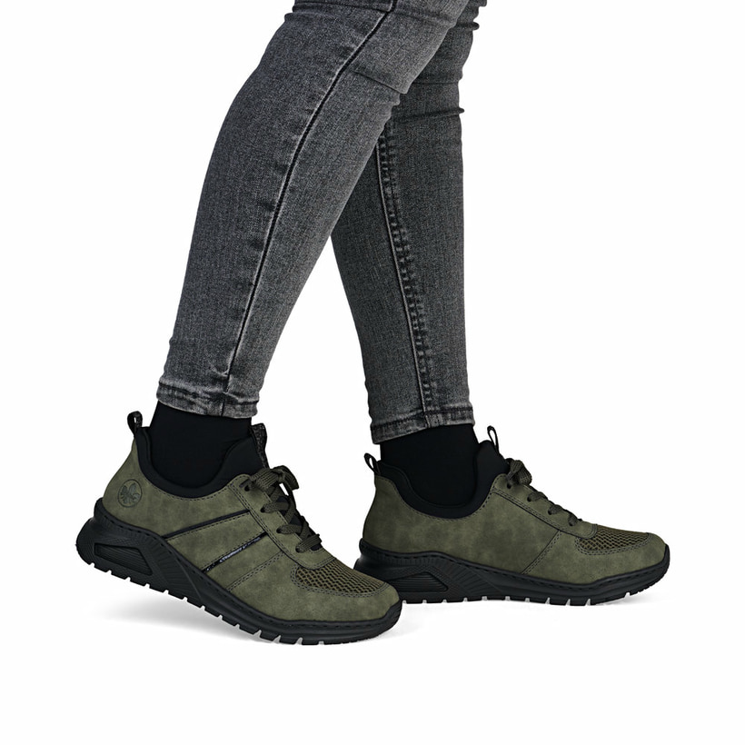 Mocassins Rieker verts pour femme M4970-54 avec bande élastique. Chaussure au pied.