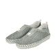 Grüne Rieker Damen Slipper N1963-52, Barfußschuhe in Löcheroptik mit Gummizug. Schuhpaar seitlich schräg.
