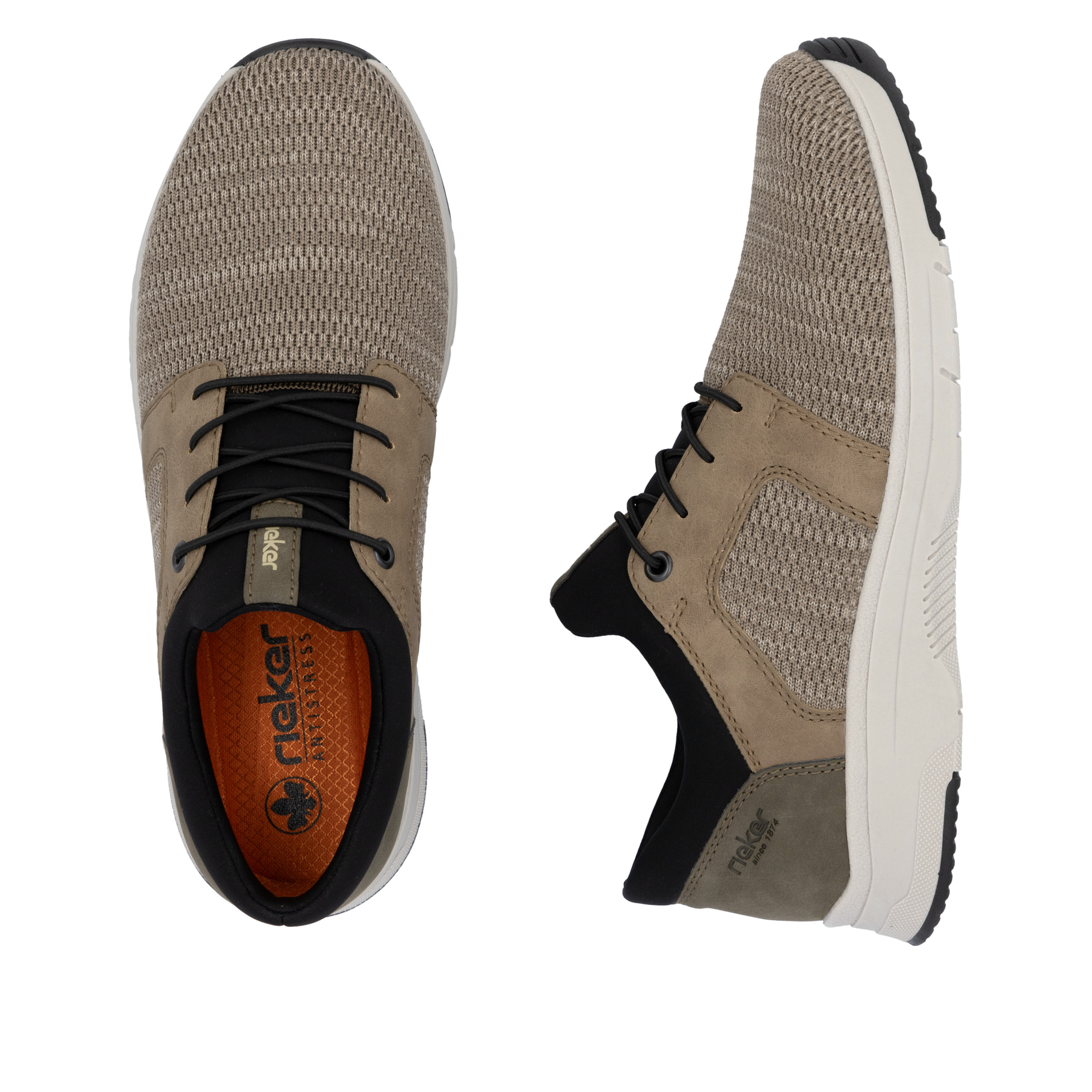 Beige Rieker Herren Slipper 19556-64 mit einem Gummizug sowie Komfortweite G 1/2. Schuh von oben, liegend.