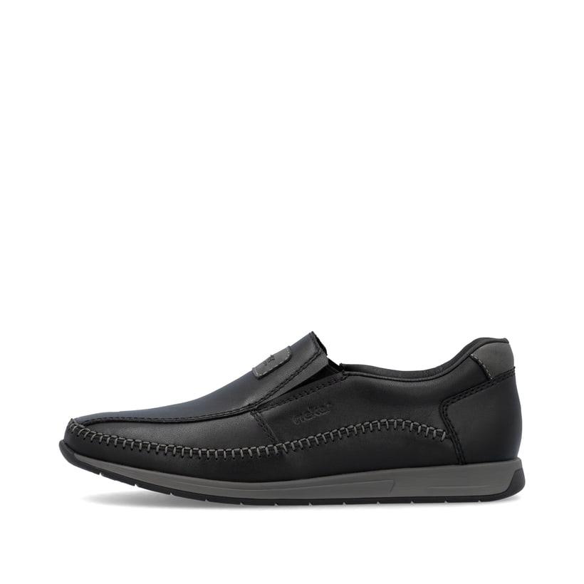 Schwarze Rieker Herren Slipper 11962-00 mit Gummizug sowie Komfortweite G 1/2. Schuh Außenseite.