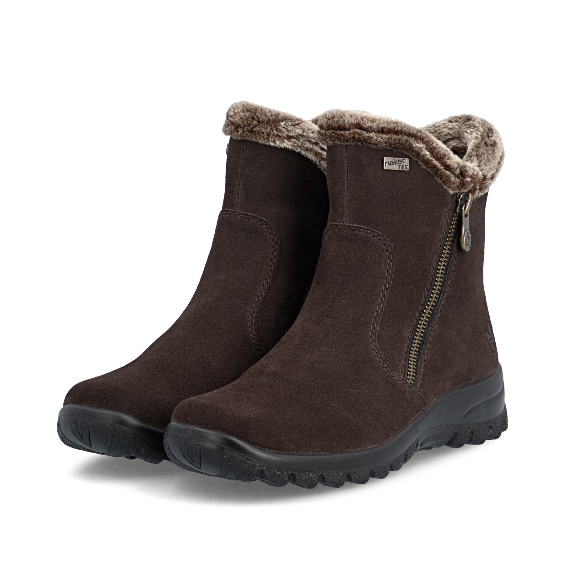 Dunkelbraune Rieker Damen Kurzstiefel L7162-25 aus Rauleder. Schuhpaar seitlich schräg.