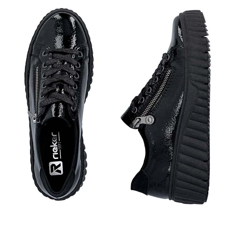 Baskets basses Rieker noires pour femme N2501-00 en cuir verni. Chaussure vue de dessus, couchée.