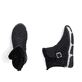 Schwarze Rieker Damen Kurzstiefel 45966-01 mit trendiger Schnalle. Schuh von oben, liegend.