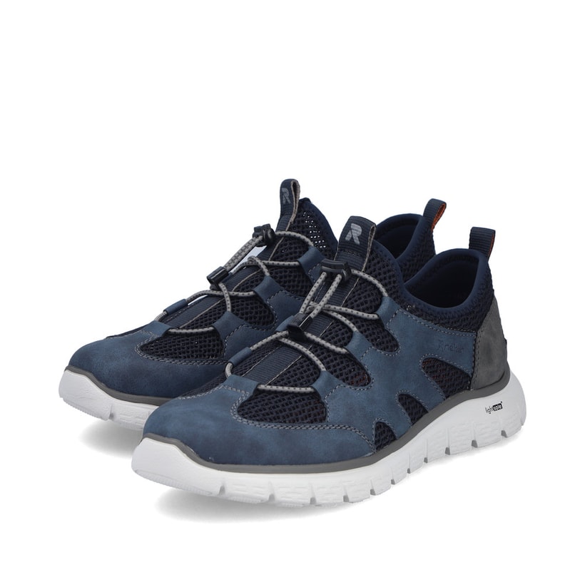 Mocassins Rieker bleus pour homme B6678-14 en optique à trous. Chaussures inclinées sur le côté.
