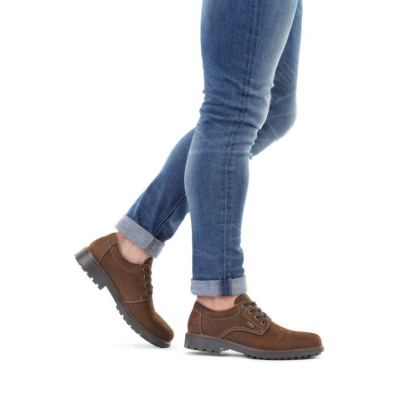 Braune Rieker Herren Schnürschuhe B4610-22 aus Rauleder. Schuh am Fuß.
