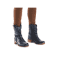 Pazifikblaue Rieker Damen Kurzstiefel 76584-14 mit modischer Kordel. Schuh am Fuß.
