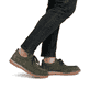 Grüne Rieker Herren Schnürschuhe 04502-54 mit der Extraweite H. Schuh am Fuß.