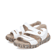 Weiße Rieker Damen Riemchensandalen V5151-80 aus Glattleder. Schuhpaar seitlich schräg.