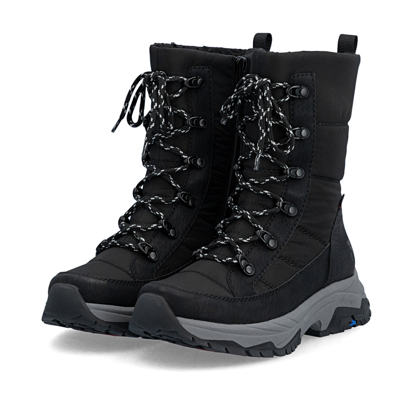 Schwarze Rieker Damen Kurzstiefel Z3950-00 mit dem umdrehbaren Glacier Grip. Schuhpaar seitlich schräg.