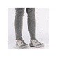 Mocassins Rieker beiges pour femme L0375-91 en cuir lisse. Chaussure au pied.