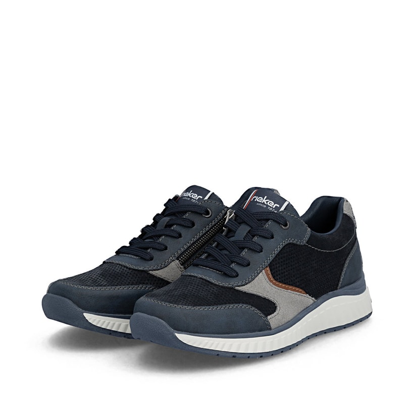 Blaue Rieker Herren Sneaker Low B0606-14 mit Reißverschluss sowie Komfortweite G. Schuhpaar seitlich schräg.