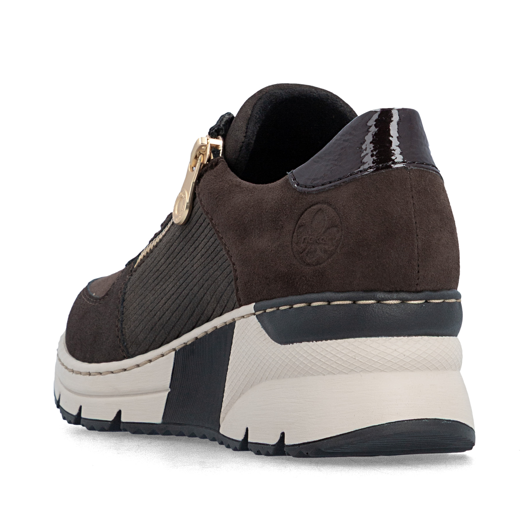 Dunkelbraune Rieker Damen Sneaker Low N6314-25 mit einem Reißverschluss. Schuh von hinten.