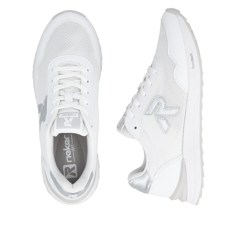 Weiße Rieker Damen Sneaker Low W2404-82 mit Schnürung sowie ultraleichter Sohle. Schuh von oben, liegend.