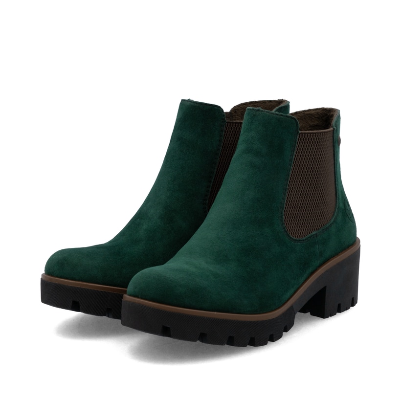 Dunkelgrüne Rieker Damen Chelsea Boots 79265-55 aus Rauleder mit einem Gummizug. Schuhpaar seitlich schräg.