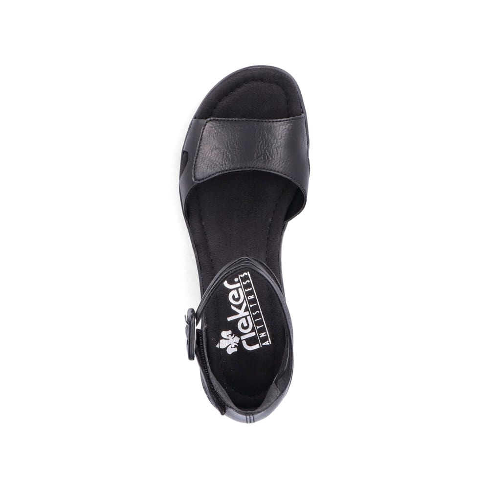 Schwarze Rieker Keilsandaletten 68194-00 mit trendiger Schnalle. Schuh von oben.