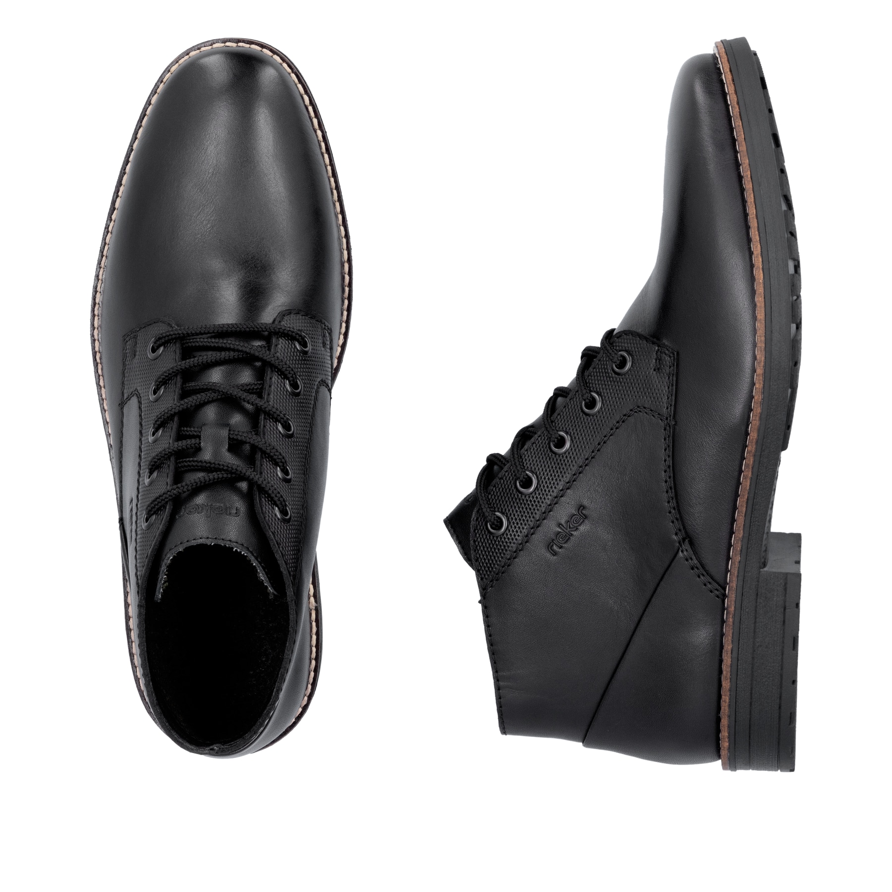 Schwarze Rieker Herren Schnürstiefel 33207-00 aus Glattleder mit einer Schnürung. Schuh von oben, liegend.