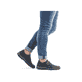 
Tiefschwarze Rieker Herren Slipper 05358-01 mit einer schockabsorbierenden Sohle. Schuh am Fuß