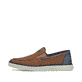 Braune Rieker Herren Slipper B2264-24 mit moderner Spannnaht sowie Gummizug. Schuh Außenseite.